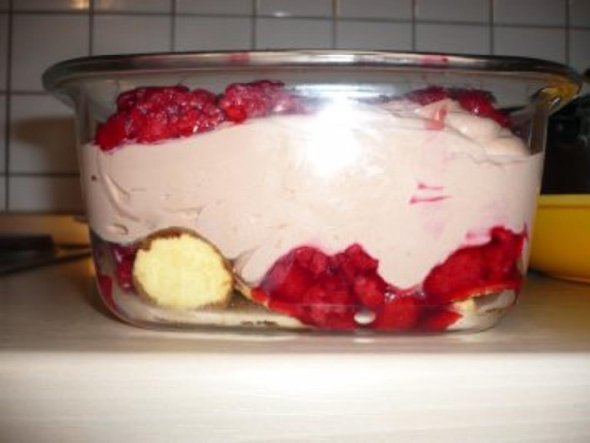 Schokoladiges Quark- Sahne- Dessert mit Himmbeeren und (glutenfreiem) Löffelbisquit - Rezept - Bild Nr. 2