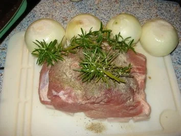 Krustenbraten mit Rotweinzwiebeln - Rezept - Bild Nr. 2