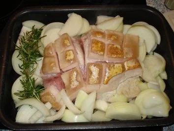 Krustenbraten mit Rotweinzwiebeln - Rezept - Bild Nr. 3