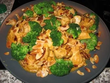 Rezept: Broccolie-Mandel-Hähnchen Bild Nr. 2 Broccolie-Mandel-Hähnchen - Rezept - Bild Nr. 2