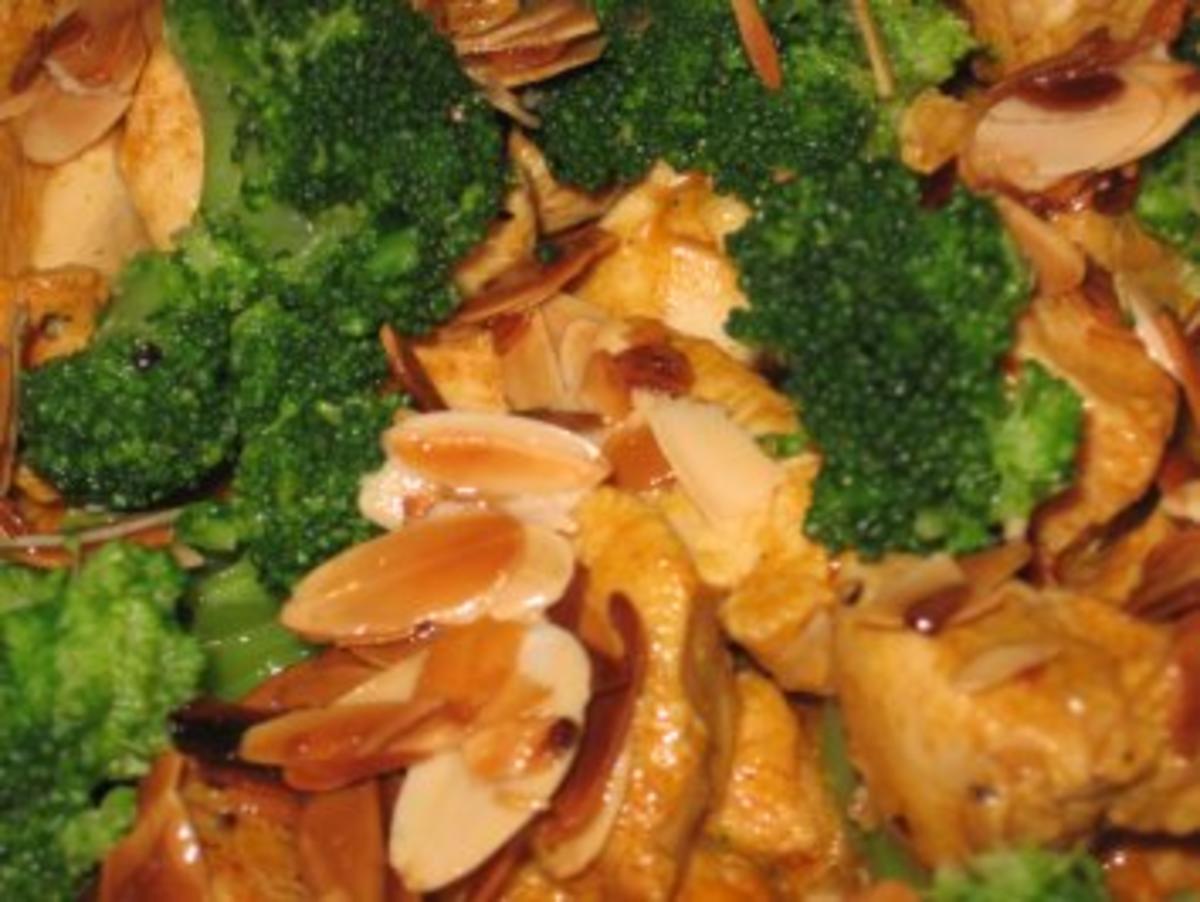 Broccolie-Mandel-Hähnchen - Rezept