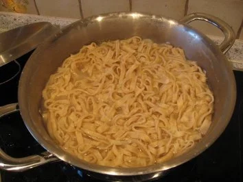 Nudeln- Dinkevollkorn mit Grieß - Rezept