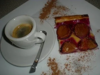 Rezept: Blätterteigkuchen mit Zwetschgen im Rahmteig Blätterteigkuchen mit Zwetschgen im Rahmteig - Rezept