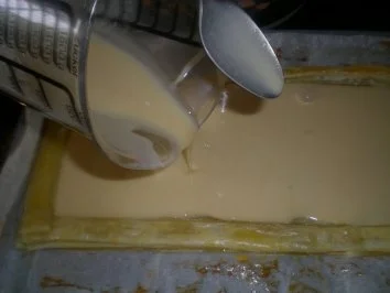 Rezept: Blätterteigkuchen mit Zwetschgen im Rahmteig Bild Nr. 7 Blätterteigkuchen mit Zwetschgen im Rahmteig - Rezept - Bild Nr. 7