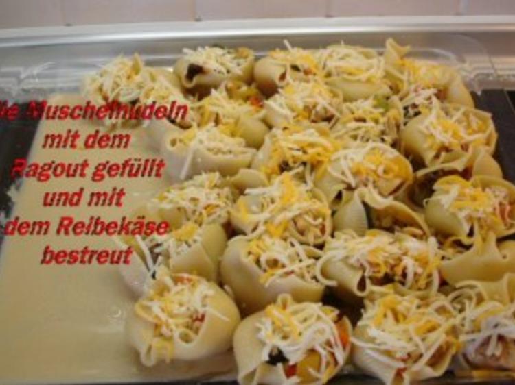 Muschelnudeln gefüllt mit Hähnchenragout - einfach - 68 kcal/100g