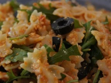 Rucola-Pesto-Nudelsalat - Rezept