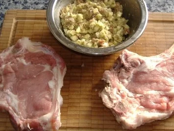 Gefülltes Kalbskotelett mit Blattsalat - Rezept - Bild Nr. 2