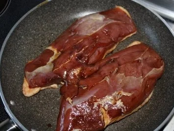 Knusprige Entenbrust mit Knoblauch-Bratkartoffeln und Orangenmöhren - Rezept - Bild Nr. 5