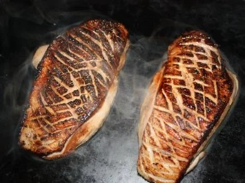 Knusprige Entenbrust mit Knoblauch-Bratkartoffeln und Orangenmöhren - Rezept - Bild Nr. 7