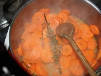 Knusprige Entenbrust mit Knoblauch-Bratkartoffeln und Orangenmöhren - Rezept - Bild Nr. 16