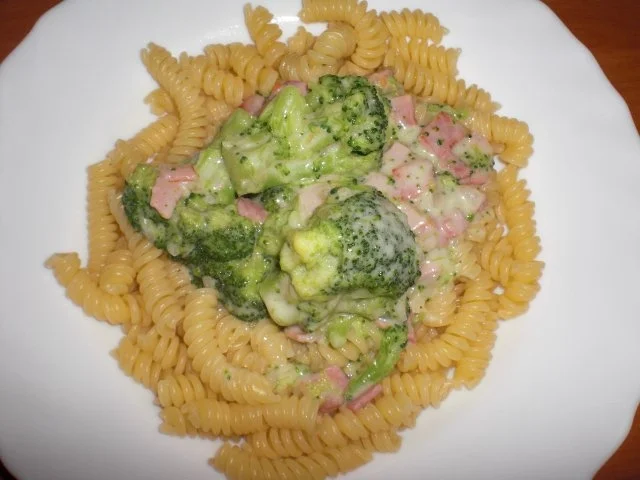 Rezept: Nudeln mit Broccoli-Schinken-Soße Bild Nr. 17 Nudeln mit Broccoli-Schinken-Soße - Rezept - Bild Nr. 17