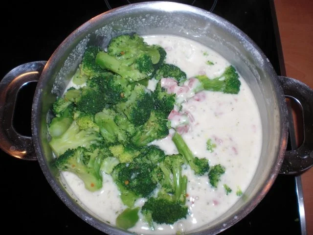 Rezept: Nudeln mit Broccoli-Schinken-Soße Bild Nr. 13 Nudeln mit Broccoli-Schinken-Soße - Rezept - Bild Nr. 13