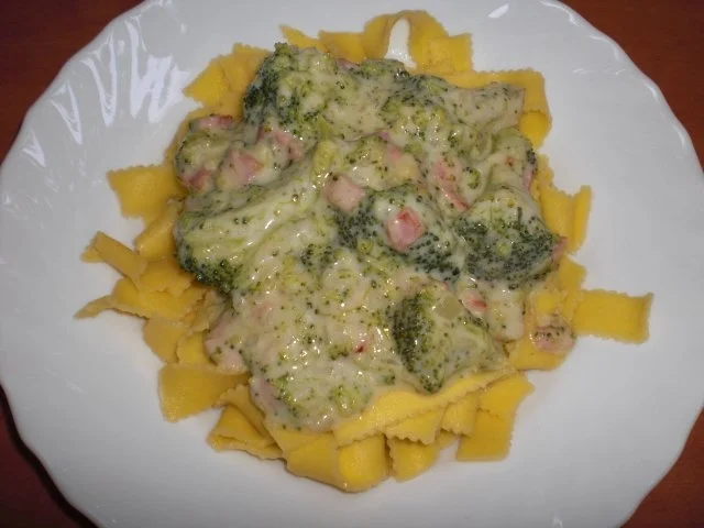 Rezept: Nudeln mit Broccoli-Schinken-Soße Bild Nr. 16 Nudeln mit Broccoli-Schinken-Soße - Rezept - Bild Nr. 16