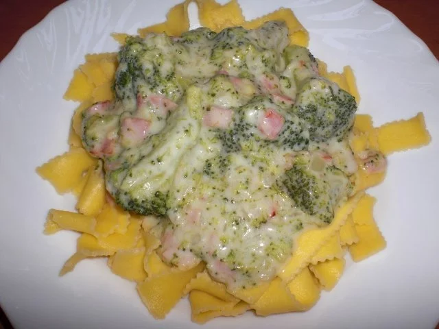 Rezept: Nudeln mit Broccoli-Schinken-Soße Bild Nr. 18 Nudeln mit Broccoli-Schinken-Soße - Rezept - Bild Nr. 18