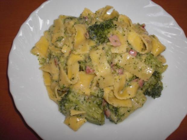 Nudeln mit Broccoli-Schinken-Soße - Rezept - kochbar.de