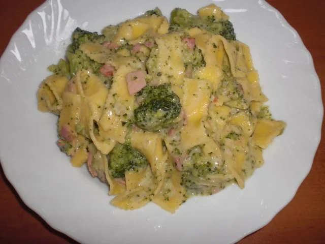 Rezept: Nudeln mit Broccoli-Schinken-Soße Nudeln mit Broccoli-Schinken-Soße - Rezept