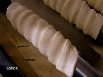 Schaumrollen mit Amaretto-Sahne-Füllung - Rezept - Bild Nr. 6