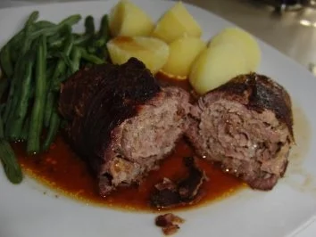 Rezept: Rind : Rinderrouladen mit Hackmasse der besonderen Art Rind : Rinderrouladen mit Hackmasse der besonderen Art - Rezept