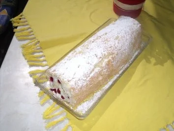 Rezept: Roulade mit Sahne und Johannisbeeren Roulade mit Sahne und Johannisbeeren - Rezept
