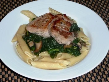 Schweinemedaillons auf Champignon-Spinat - Rezept