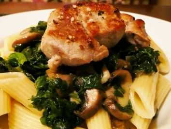 Schweinemedaillons auf Champignon-Spinat - Rezept