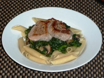 Schweinemedaillons auf Champignon-Spinat - Rezept