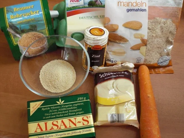 Supersaftiger Möhrenkuchen - schmeckt echt 1000x besser als er aussieht - Rezept - Bild Nr. 2