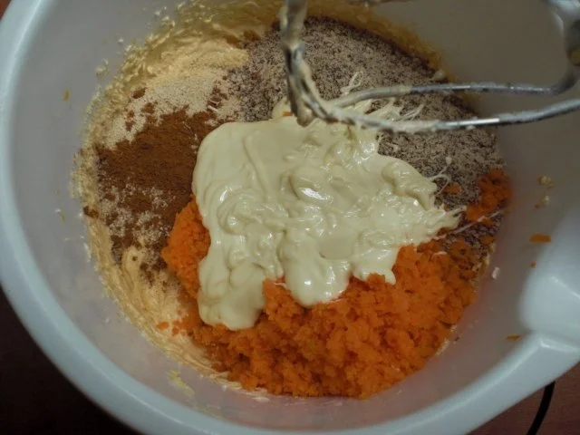 Supersaftiger Möhrenkuchen - schmeckt echt 1000x besser als er aussieht - Rezept - Bild Nr. 11