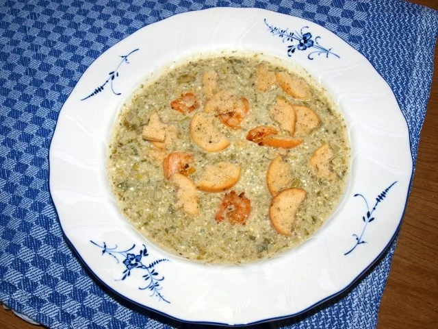 Endiviensuppe püriert mit Garnelen oder Lachswürfeln - Rezept