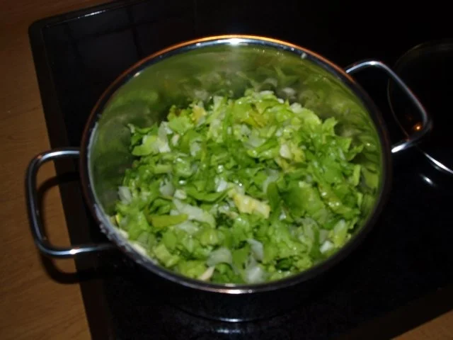 Endiviensuppe püriert mit Garnelen oder Lachswürfeln - Rezept - Bild Nr. 2