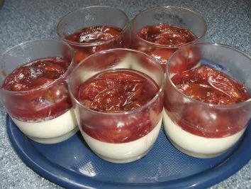 Rezept: Panna Cotta mit Zwetschgenmus Panna Cotta mit Zwetschgenmus - Rezept