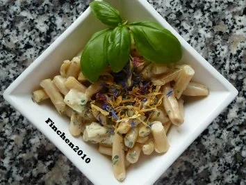 Rindergulasch in Burgunder-Steinpilzsauce an Klössen zu sahnigem Bohnensalat - Rezept - Bild Nr. 3