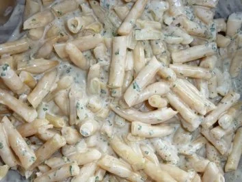 Rindergulasch in Burgunder-Steinpilzsauce an Klössen zu sahnigem Bohnensalat - Rezept - Bild Nr. 4