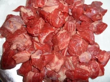 Rindergulasch in Burgunder-Steinpilzsauce an Klössen zu sahnigem Bohnensalat - Rezept - Bild Nr. 7