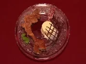 Besoffene Kapuziner in Rotweinsoße an selbst gemachtem Vanille-Eis - Rezept