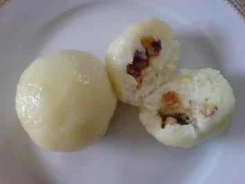 Halbseidene Klöße - zu Zwiebelhaxe mit Rotkraut - Rezept