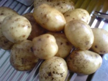 Halbseidene Klöße - zu Zwiebelhaxe mit Rotkraut - Rezept - Bild Nr. 4