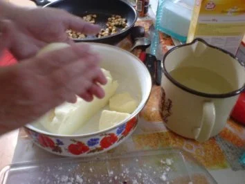 Halbseidene Klöße - zu Zwiebelhaxe mit Rotkraut - Rezept - Bild Nr. 17