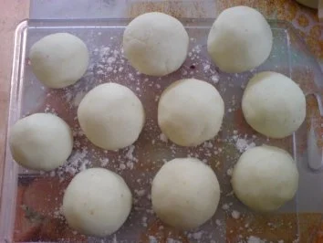 Halbseidene Klöße - zu Zwiebelhaxe mit Rotkraut - Rezept - Bild Nr. 19