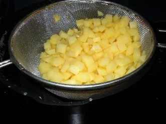 Weißwurst im Sesam-Mantel mit Sesamkartoffeln und Zuckerschoten - Rezept - Bild Nr. 2