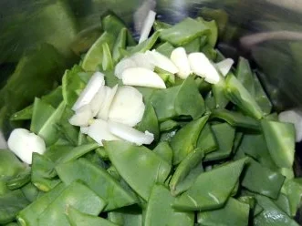 Weißwurst im Sesam-Mantel mit Sesamkartoffeln und Zuckerschoten - Rezept - Bild Nr. 3