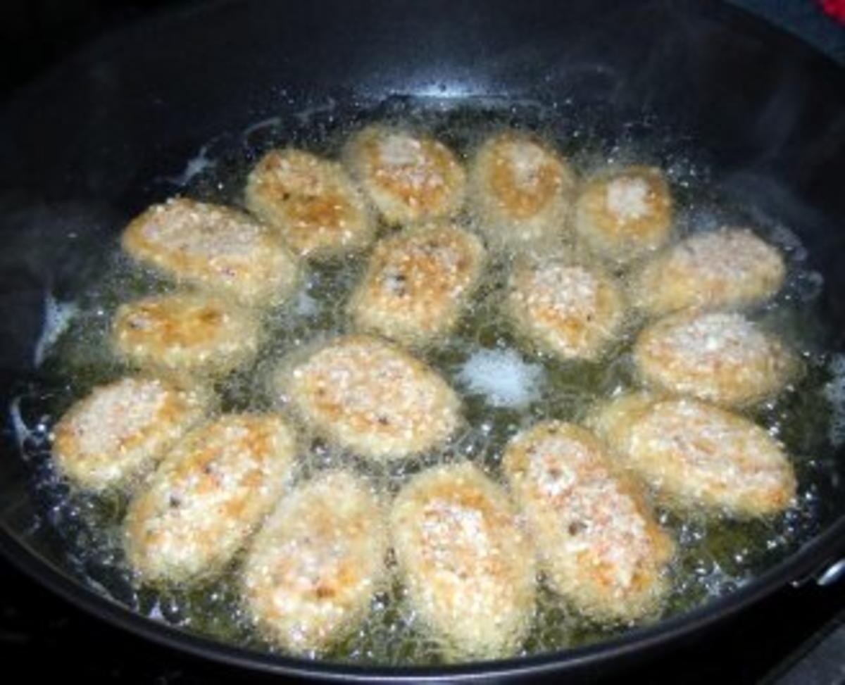Weißwurst im Sesam-Mantel mit Sesamkartoffeln und Zuckerschoten - Rezept - Bild Nr. 6