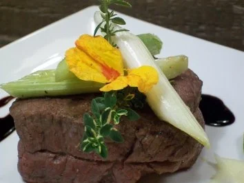 Filet Mignon an Thymian-Rotweinbalsam zu dreierlei Püree - Rezept - Bild Nr. 3