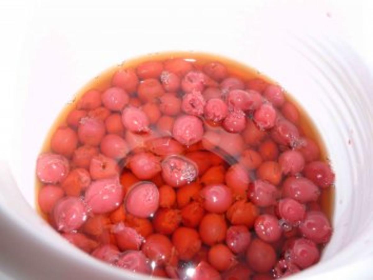 Kirschbowle mit Kirschen-abgießen+Saft auffangen und Weinbrand - Rezept ...
