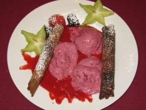 Krüllkuchen mit Halbgefrorenem - Rezept