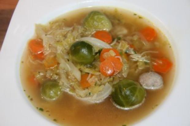 Suppe:Gemüsesuppe mit Klößen - Rezept - kochbar.de
