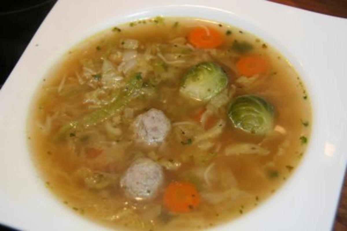 Suppe:Gemüsesuppe mit Klößen - Rezept