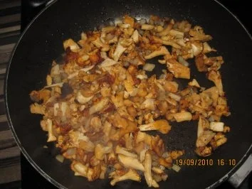 Rezept: Rindersteak mit Ofenkartoffeln und Pfifferling-Senfsoße Bild Nr. 7 Rindersteak mit Ofenkartoffeln und Pfifferling-Senfsoße - Rezept - Bild Nr. 7