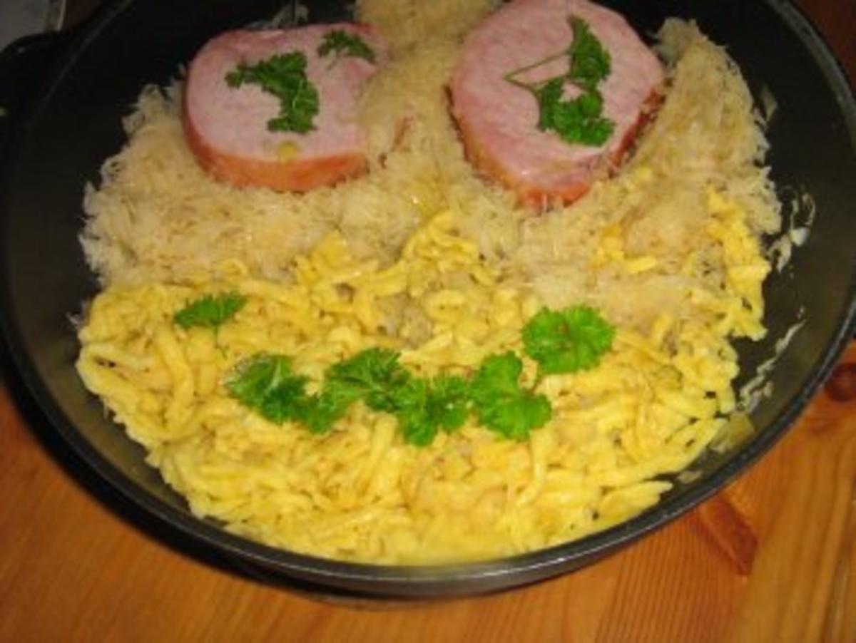 Kassler mit Spätzle und Sauerkraut - Rezept - Bild Nr. 3