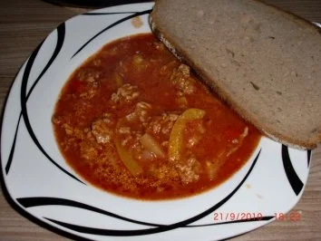 Rezept: Paprikasuppe mit Hackfleisch und Zucchini Paprikasuppe mit Hackfleisch und Zucchini - Rezept